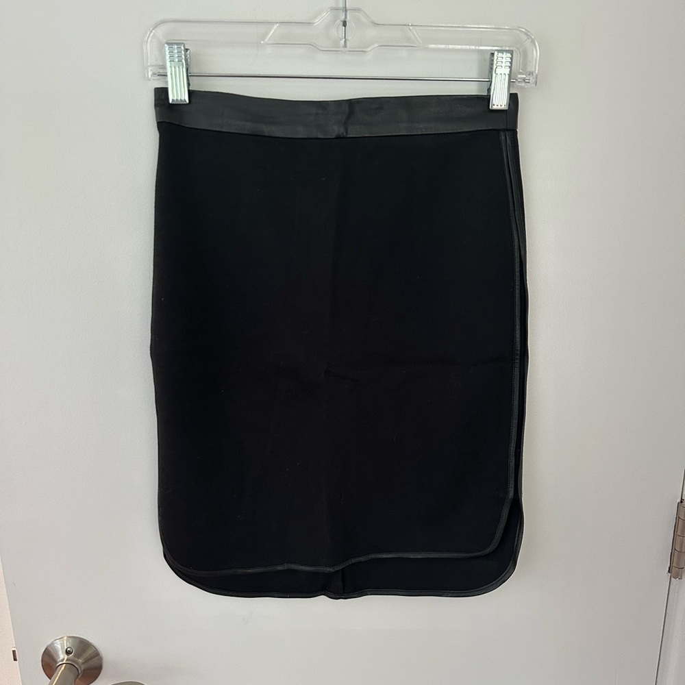Club Monaco Black Mini Skirt Leather Waist trim Size 00